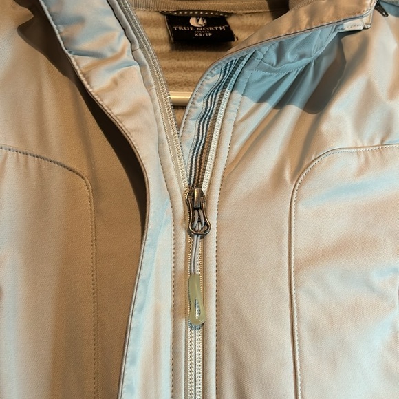 Elegant Cream Women's Jacket - Picture 13 of 16